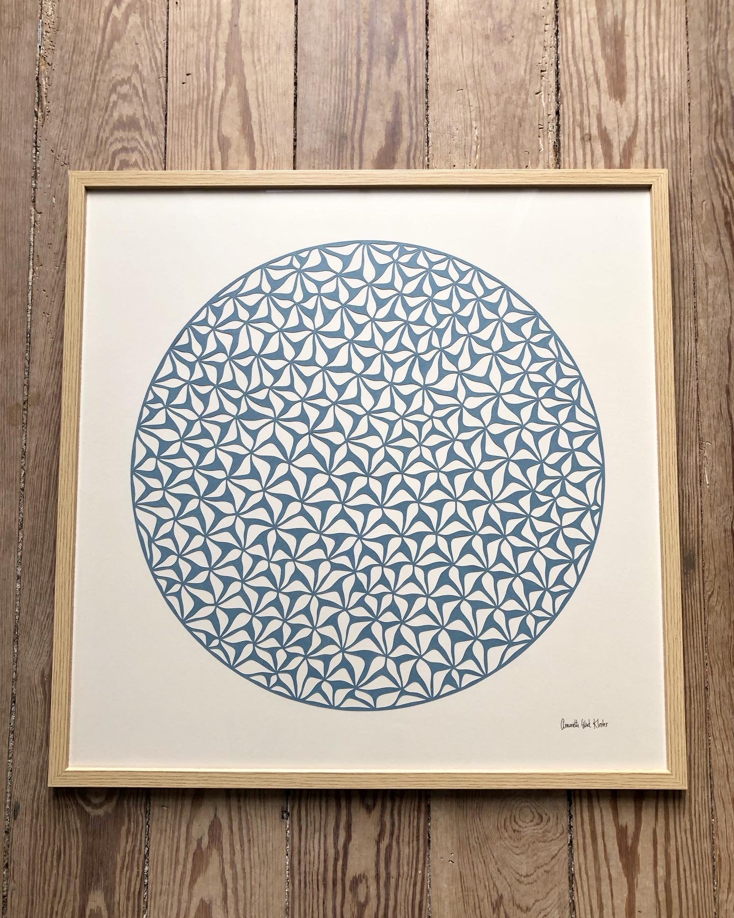 Støvet lyseblåt klip på creme, 50x50