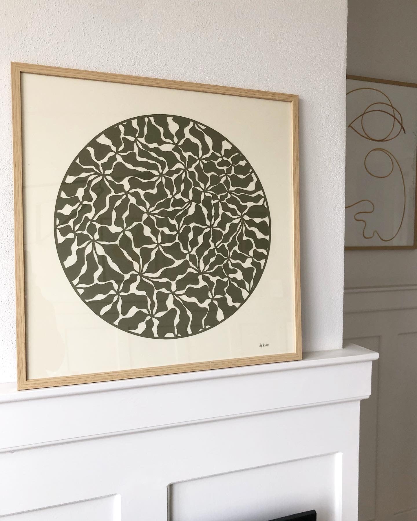 Organisk udskæring i olivengrøn, 50x50cm.