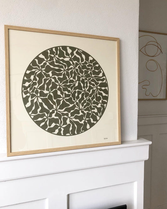 Organisk udskæring i olivengrøn, 50x50cm.