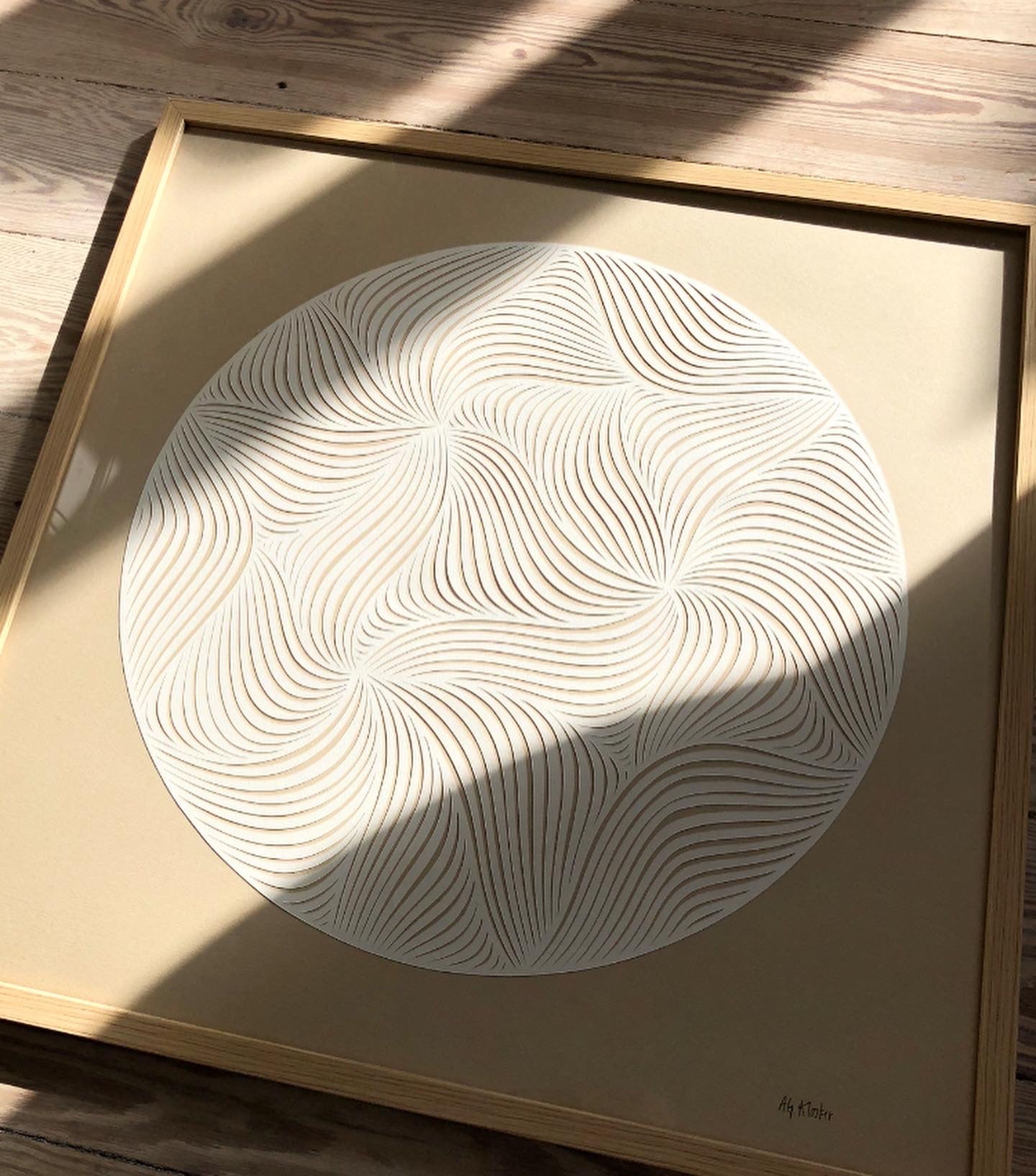 Knækket hvid på varm beige, 50x50