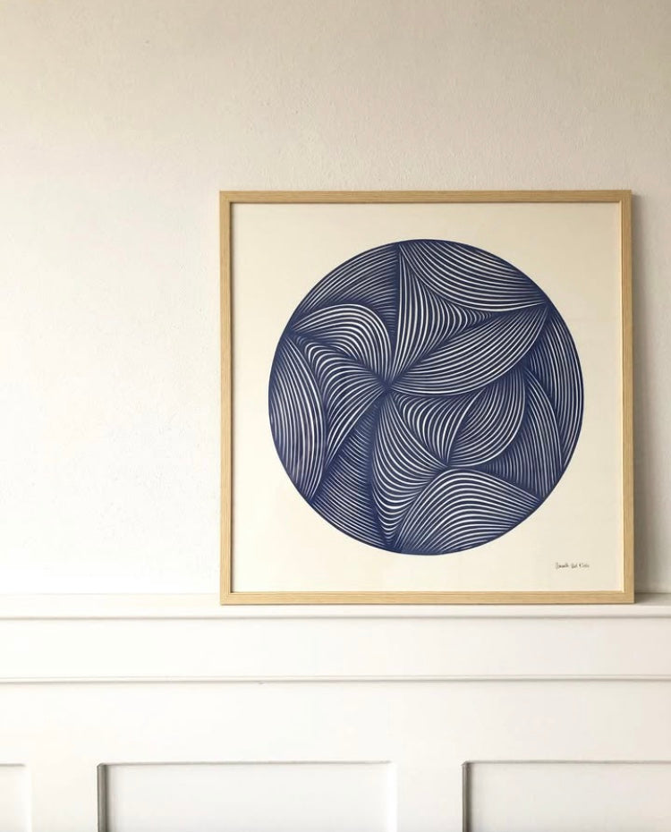 Blåt klip på knækket hvid baggrund, 50x50