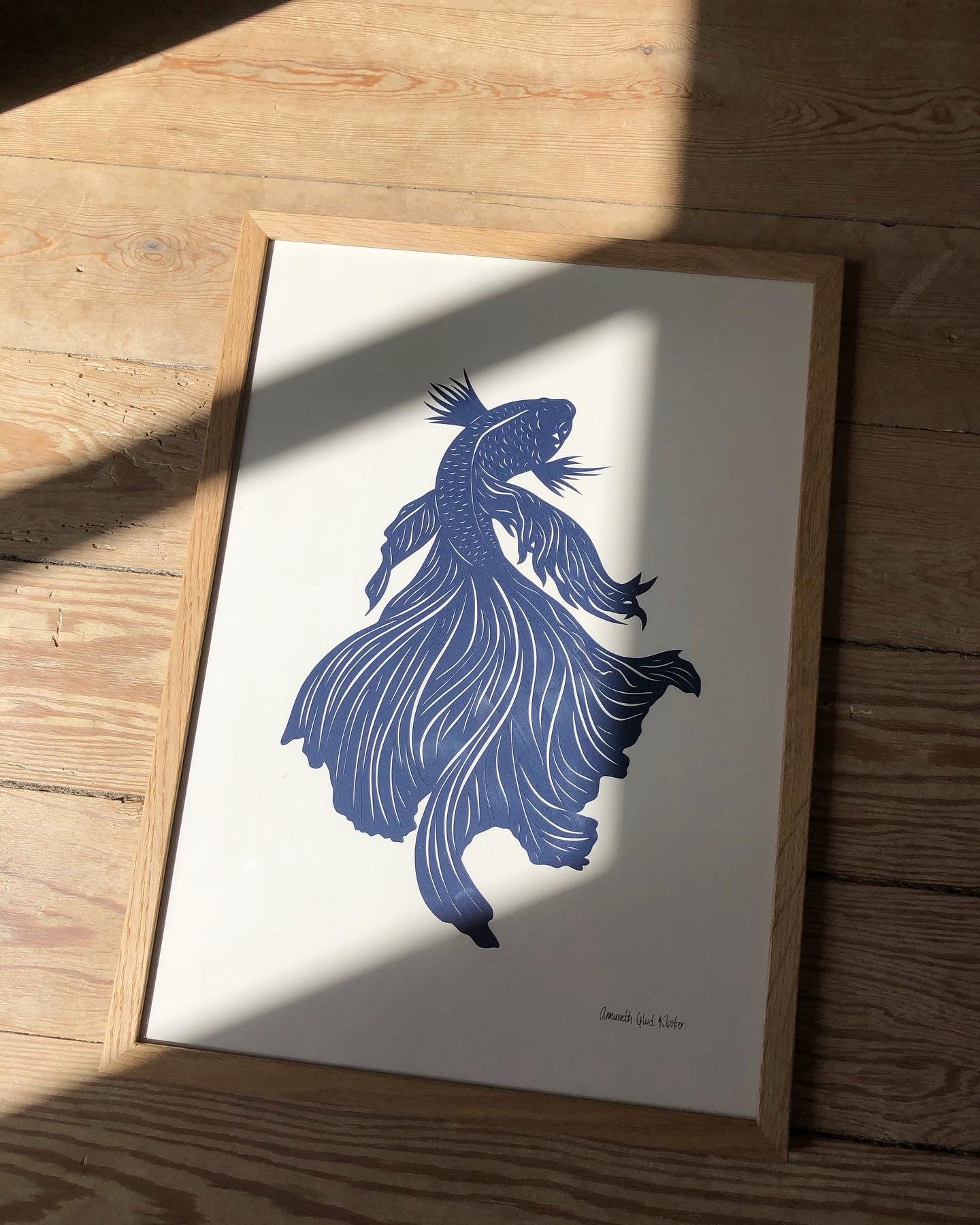 Marineblå fisk i A3