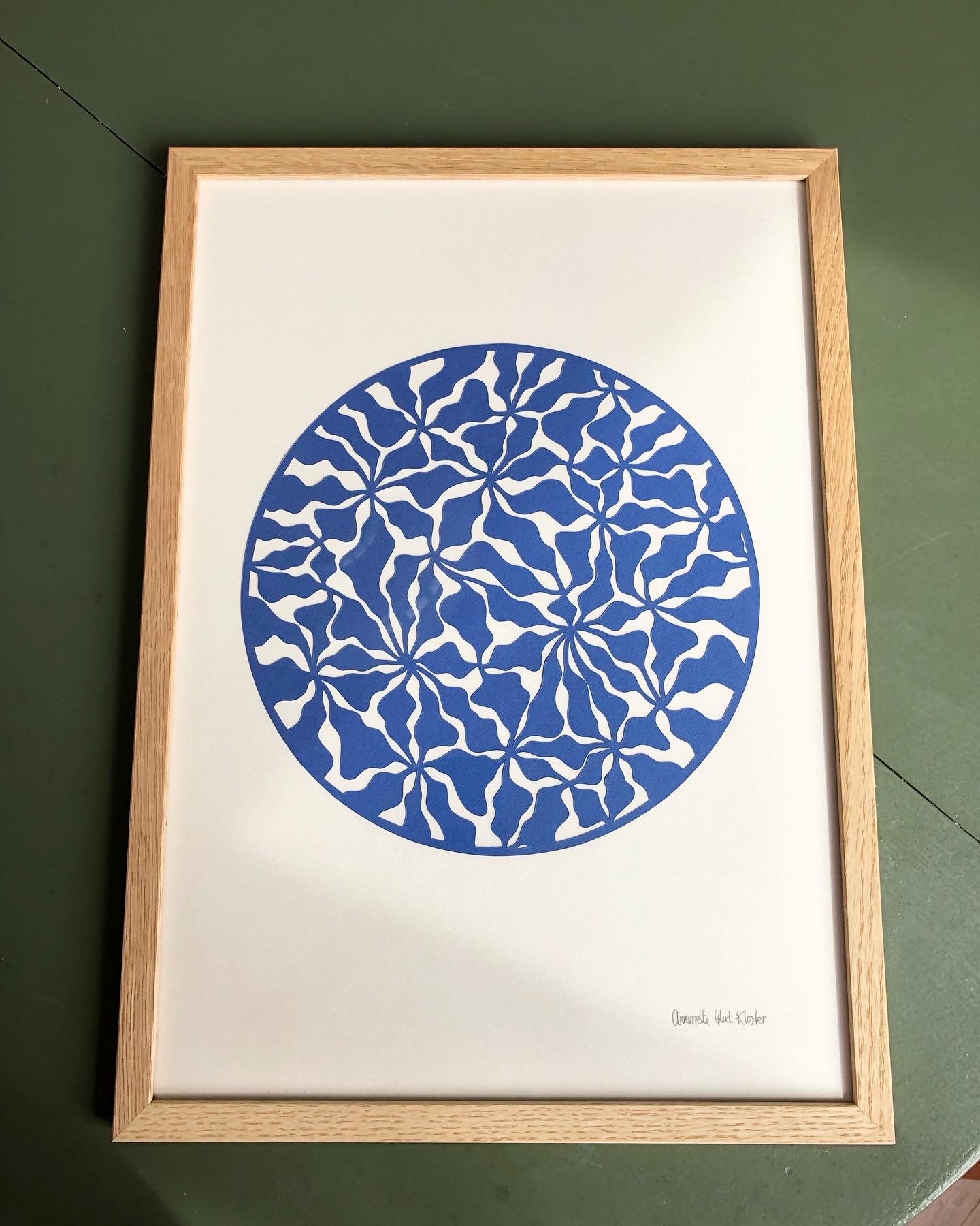 Organisk udskæring i blå, A3