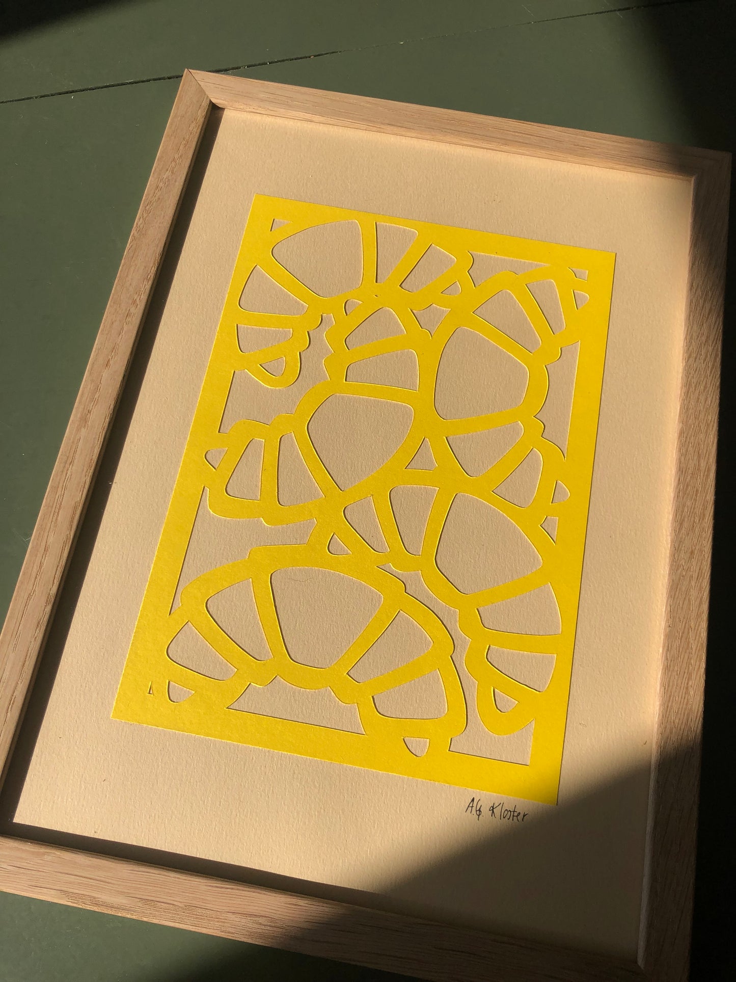 Gule croissanter på beige, A4