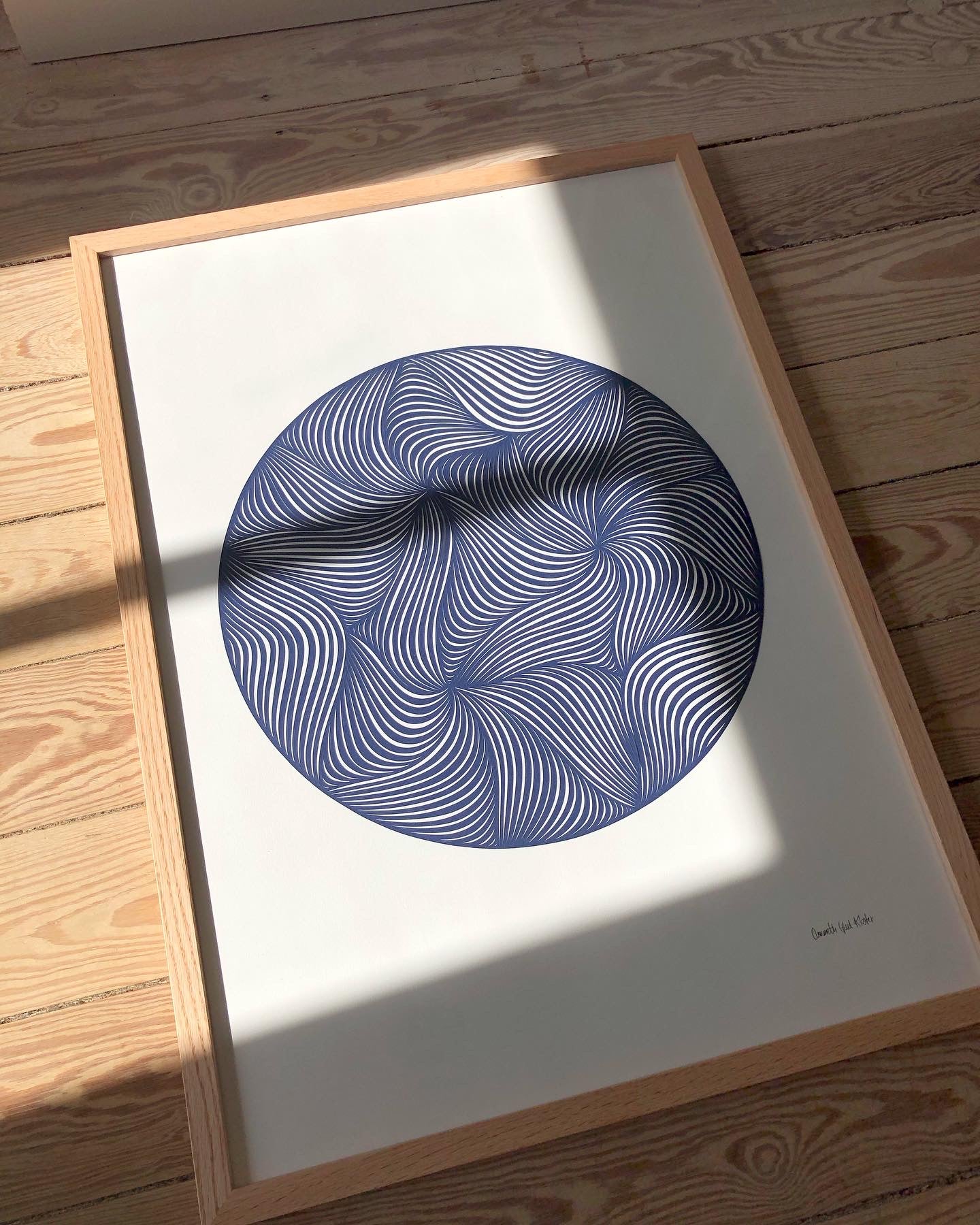 Rundt marineblåt klip, 50x70cm.