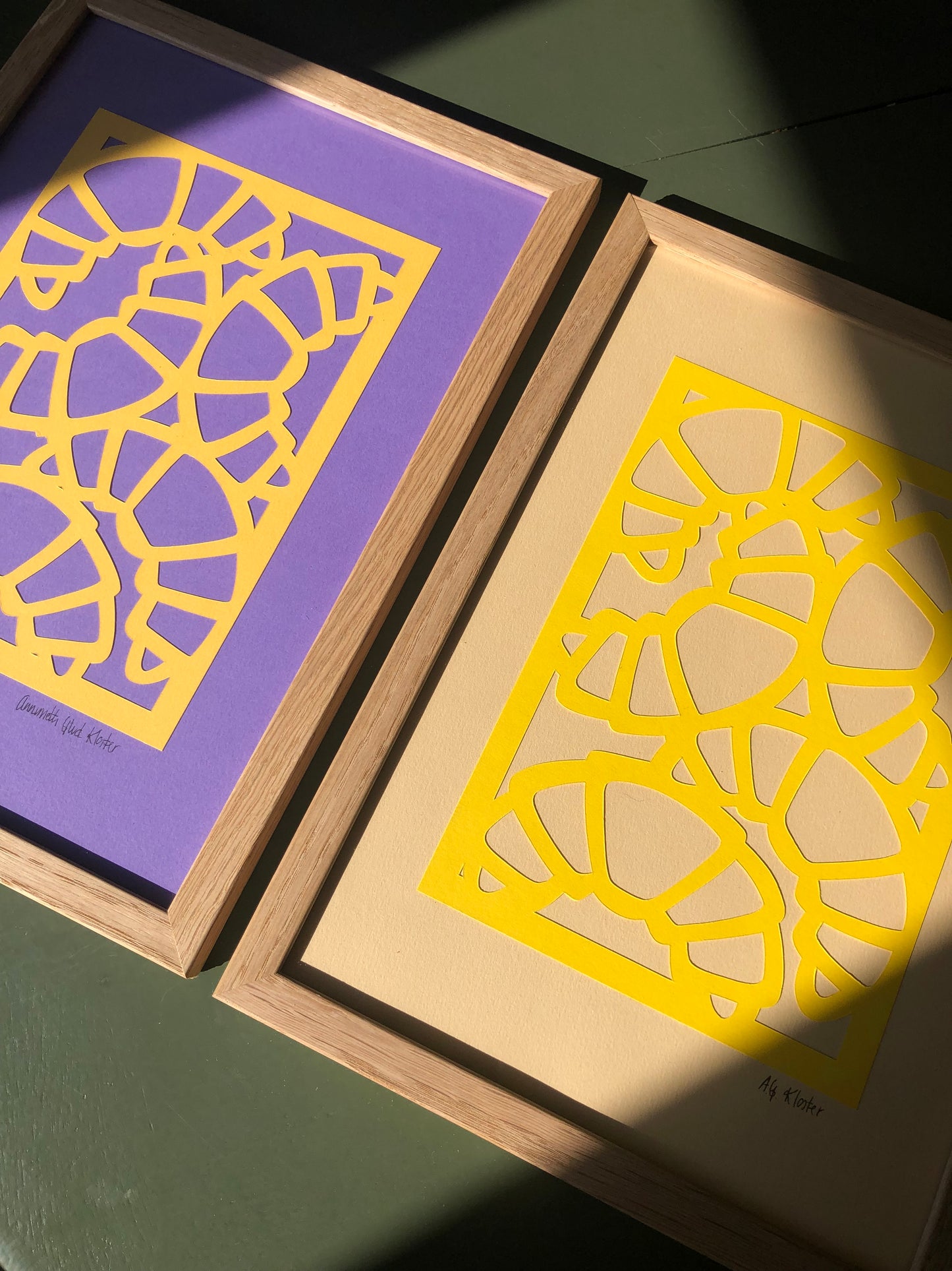 Gule croissanter på beige, A4