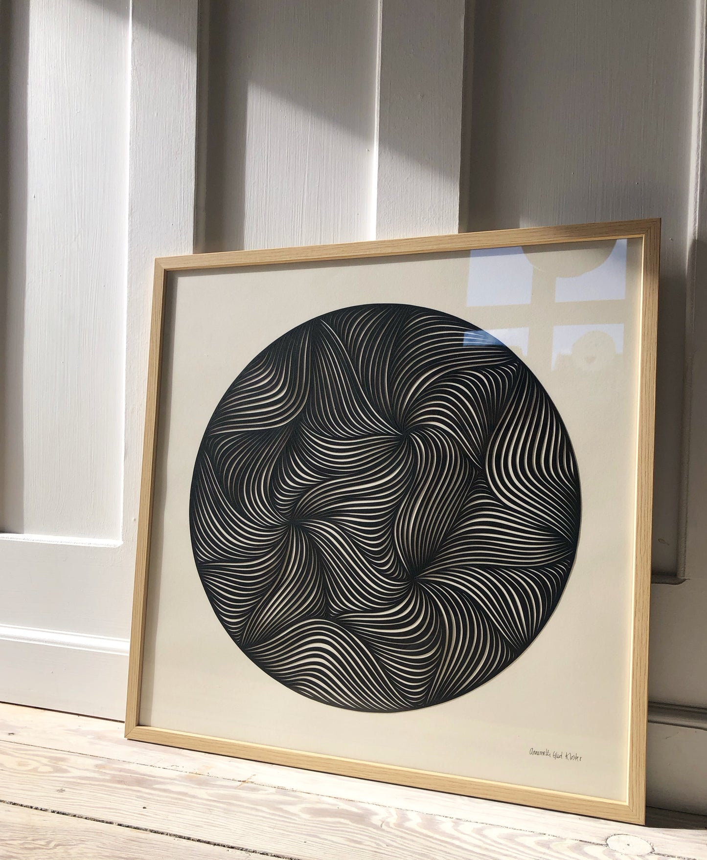 Sort på elfenben, 50x50cm.