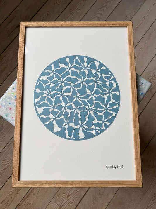 Organisk klip i støvet blå, A3