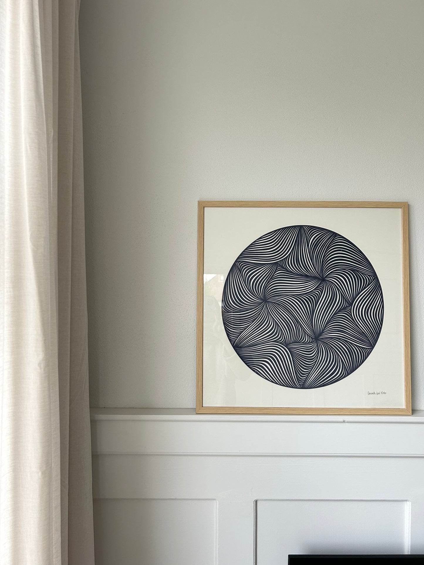 Marineblåt på knækket hvid, 50x50cm.