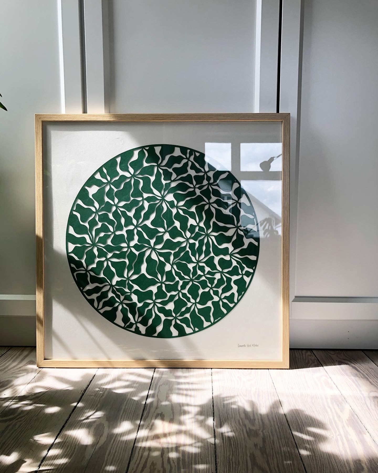 Organisk udskæring i mørkegrøn, 50x50cm.