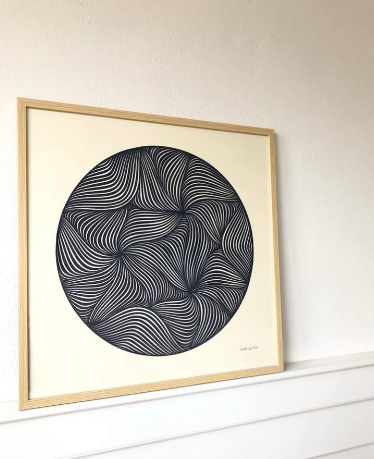 Marineblåt klip på creme, 50x50cm.