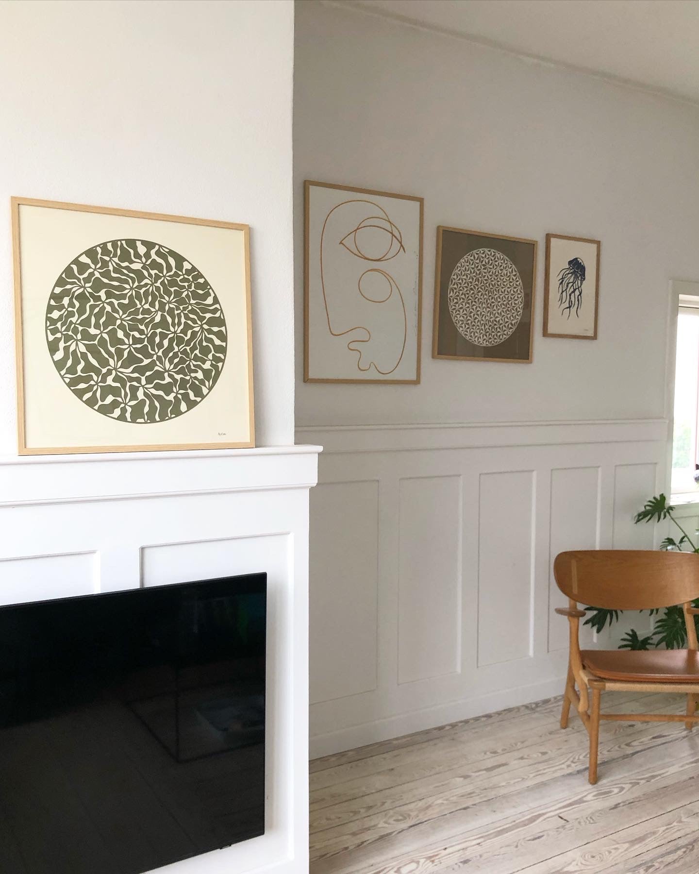 Organisk udskæring i olivengrøn, 50x50cm.