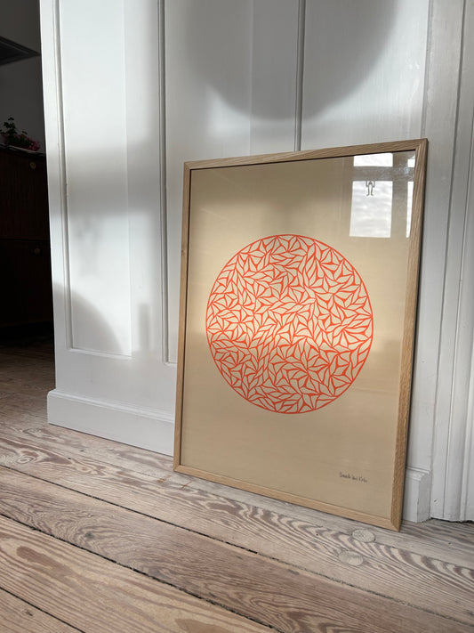 Mørk orange på varm beige, A2