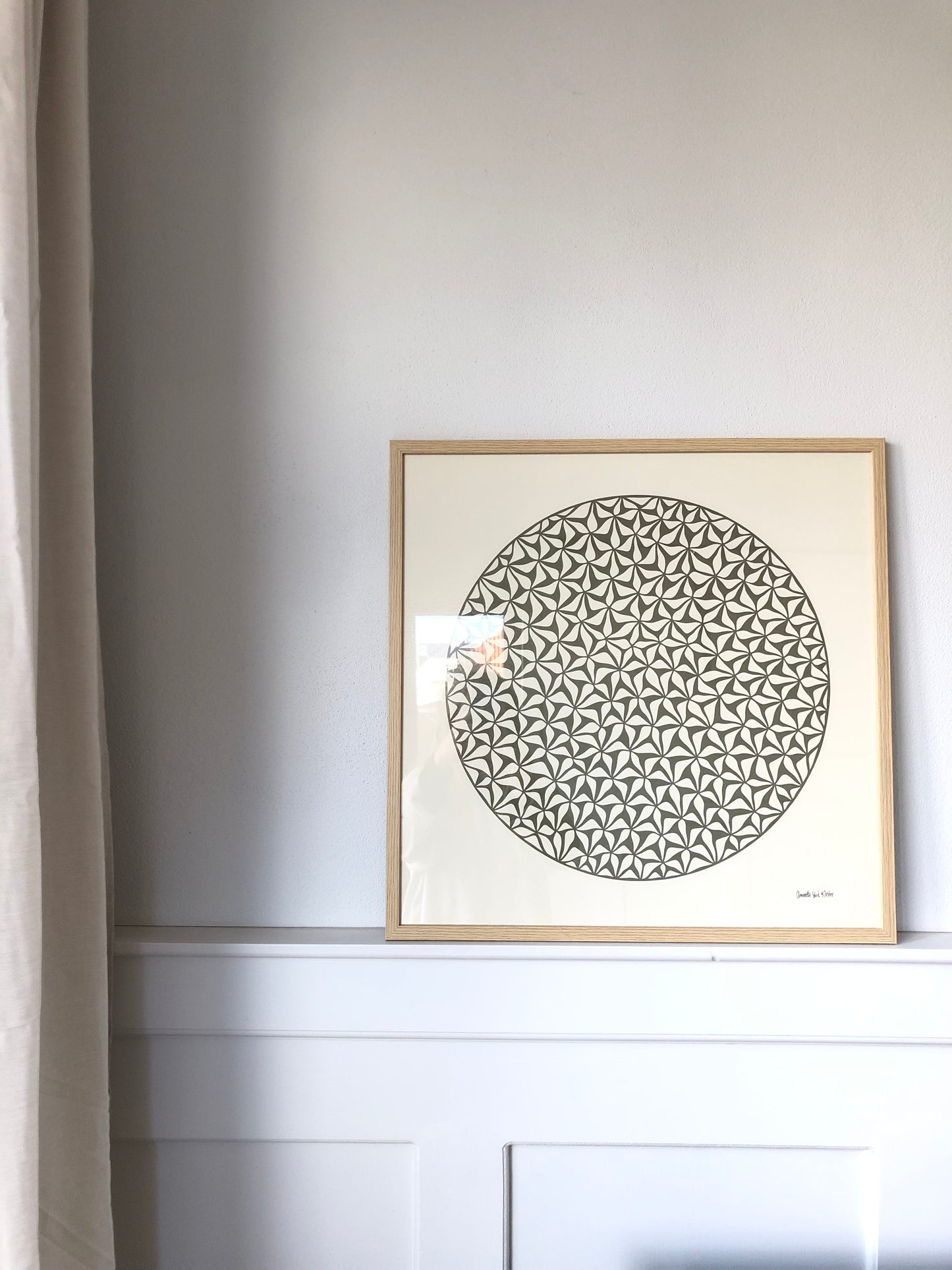 Støvet olivengrønt klip på creme baggrund, 50x50cm.