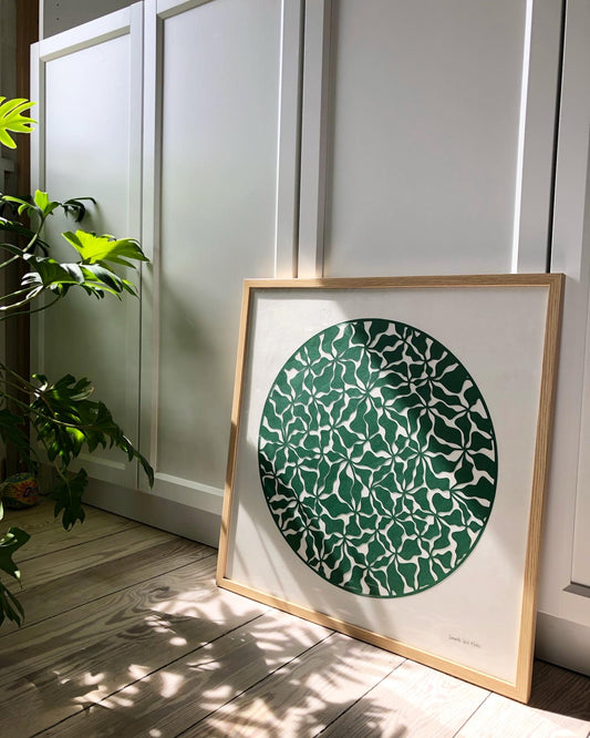 Organisk udskæring i mørkegrøn, 50x50cm.