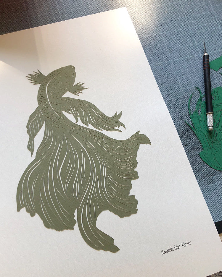 Støvet olivengrøn fisk, str. A3