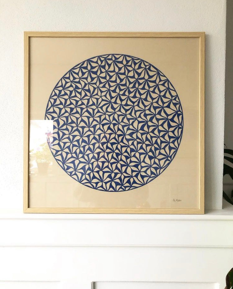 Blåt klip på beige, 50x50