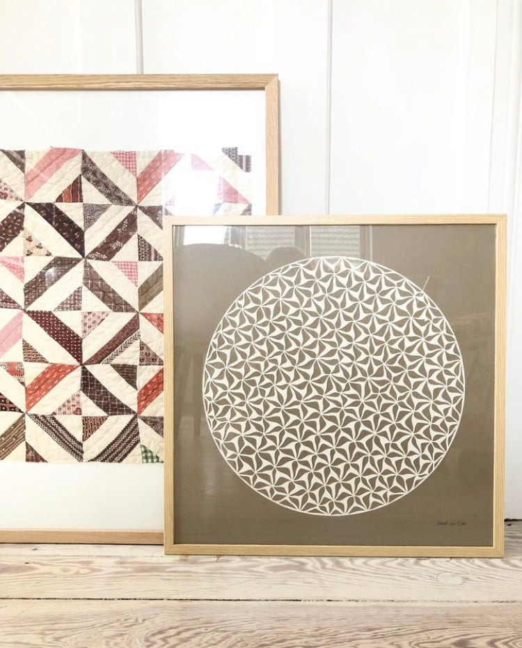 Knækket hvid på khakibrun, 50x50