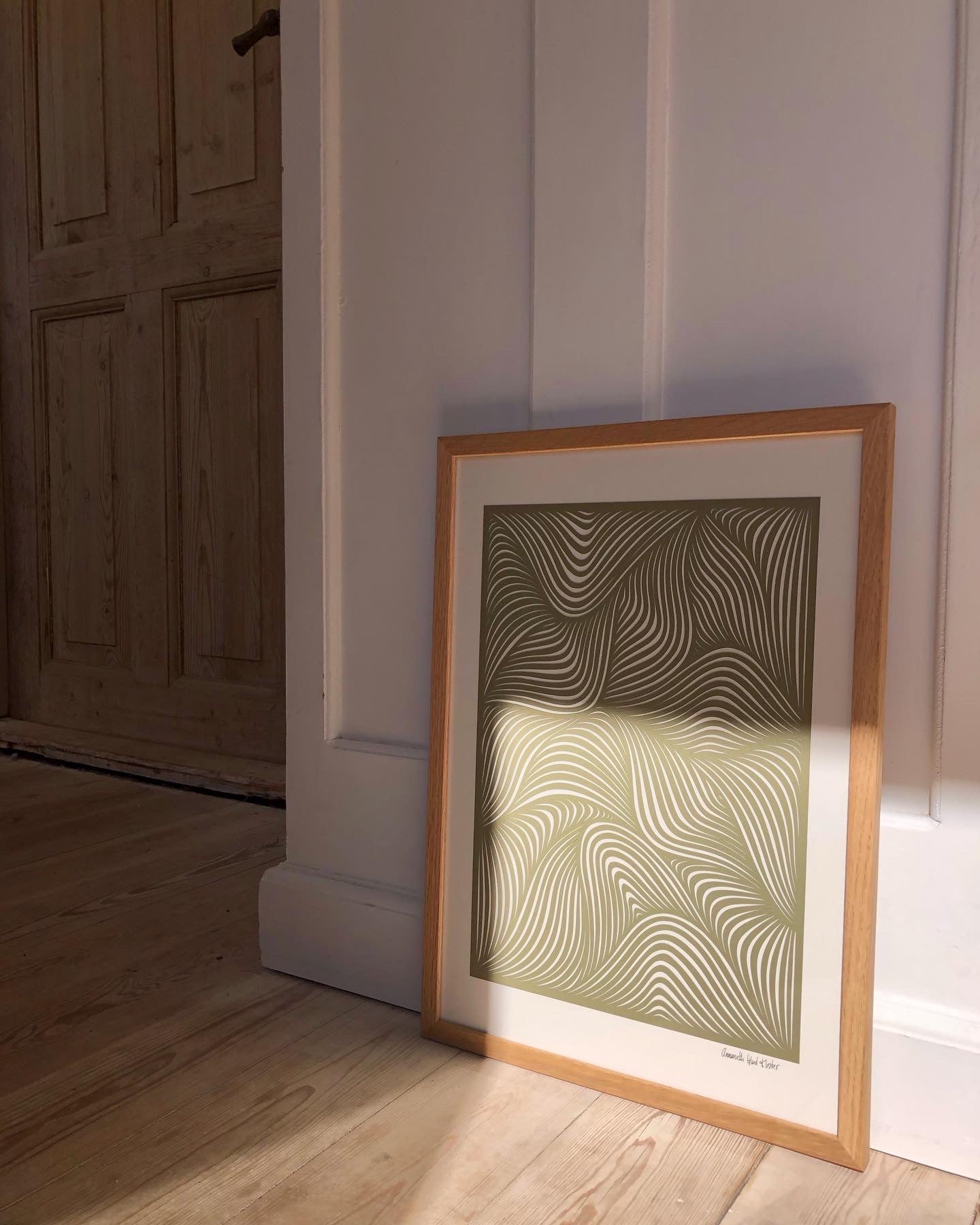 Papercut olivengrønt på knækket hvid A3