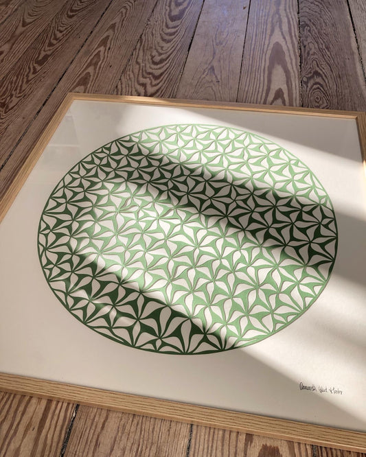 Støvet grønt klip på creme baggrund, 50x50cm.