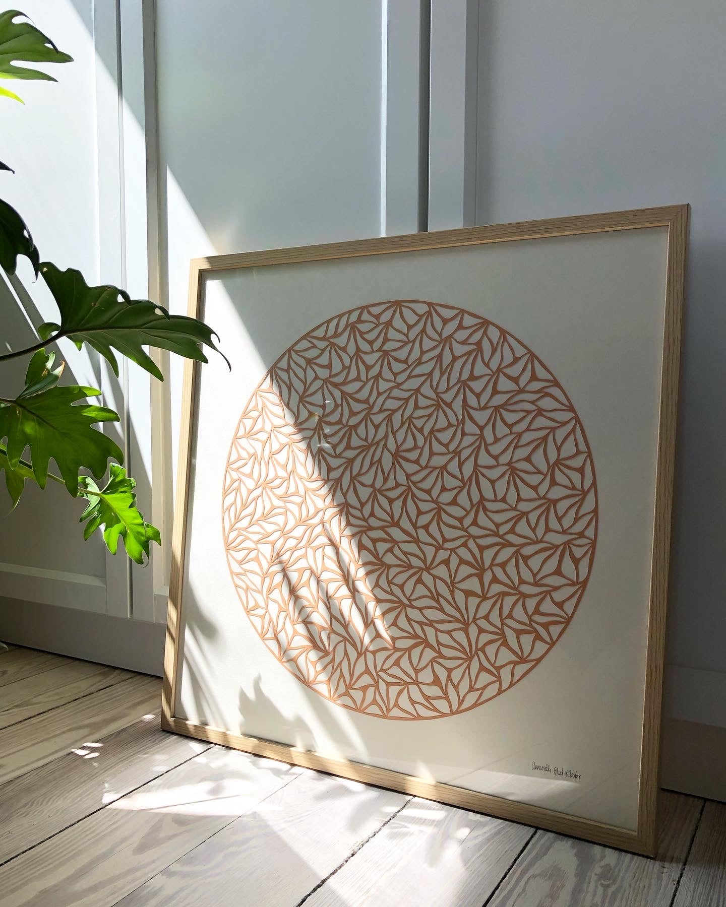 Nude papercut på elfenben, 50x50cm.